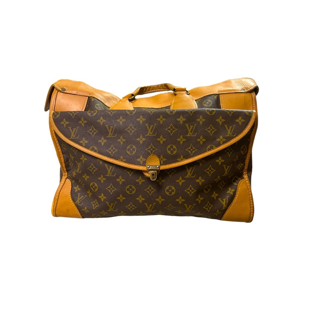 LOUIS VUITTON
Keepall manufactured by the French Company